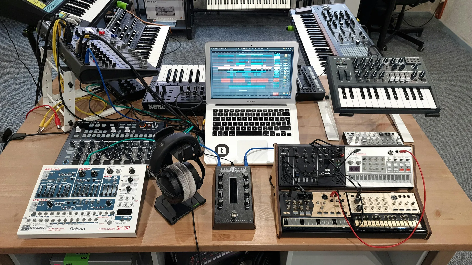 Experimental trap music production